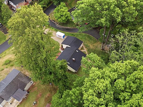 3rd image of 18328 Sharon Rd