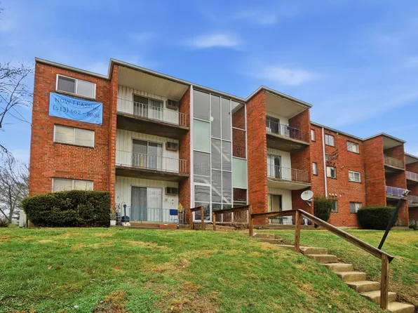 Newly Refreshed Apartments With Balcony and Green Space