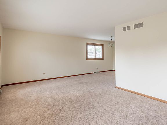2nd image of 19250 Wentworth Ave