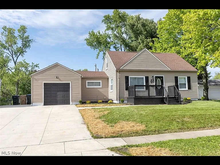 67 Pierce Ave — Photo 2