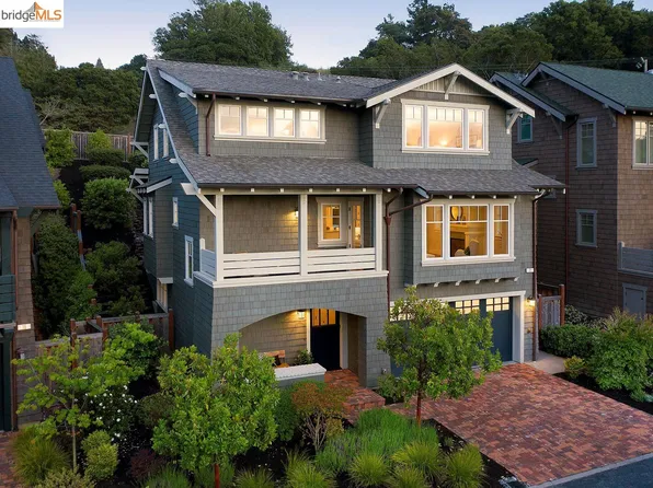 7 Emery Ln, Oakland, CA 94618