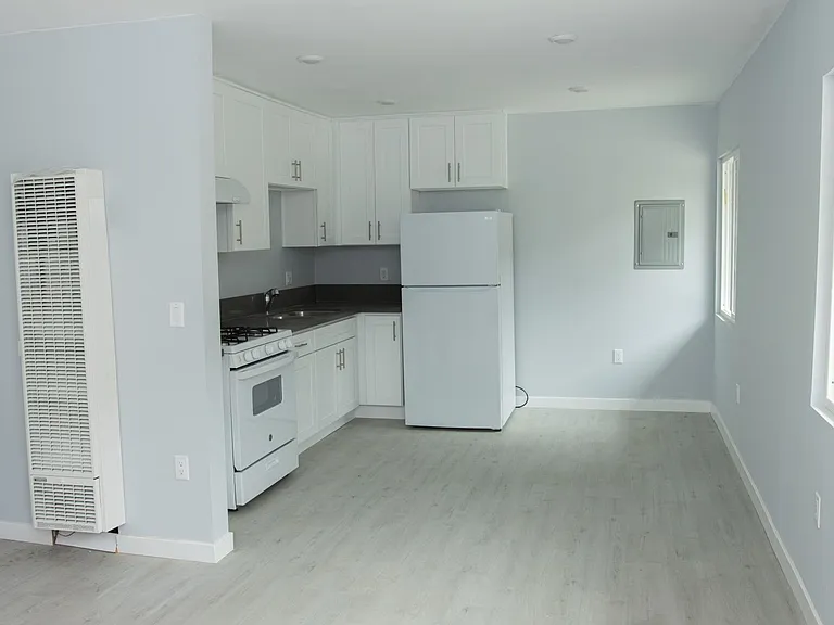 3923 S Gibraltar Ave — Photo 2