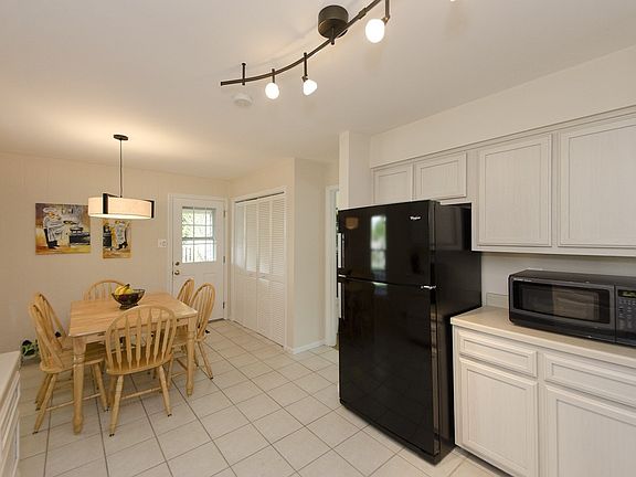 5th image of 9801 Meadow Dale Ct