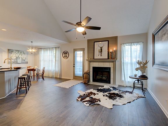 2nd image of 3914 Stella Dr