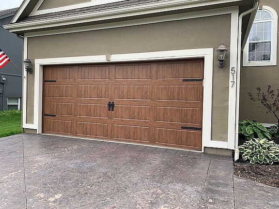 3rd image of 517 NE Garnet Ln