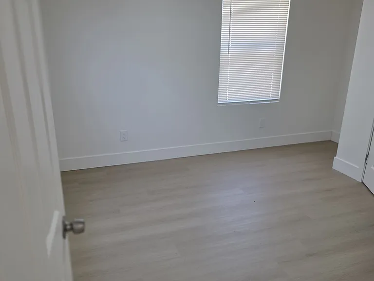 424 B St #6 — Photo 4