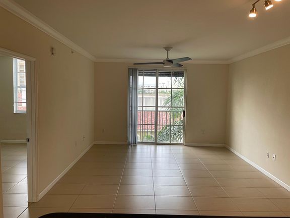 4th image of 630 S Sapodilla Ave #523