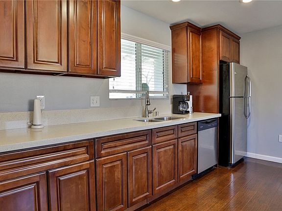 5th image of 5393 N Mayfield Ave