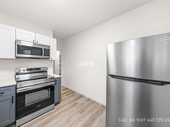 4th image of 18975 Hilliard Blvd #2