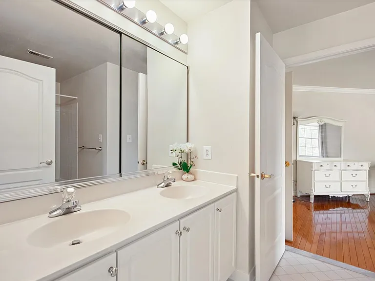 10243 Brittenford Dr — Photo 37