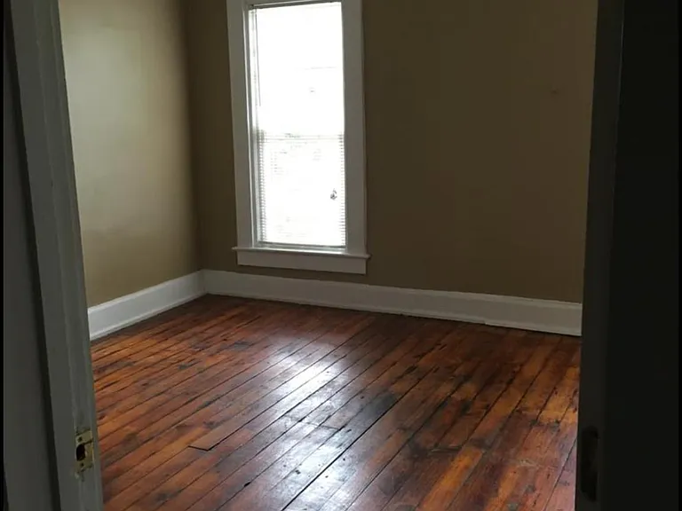 182 Miami Ave — Photo 3