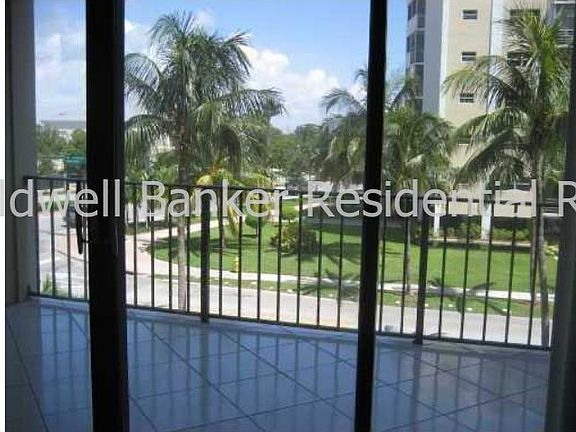 3rd image of 575 Crandon Blvd APT 303