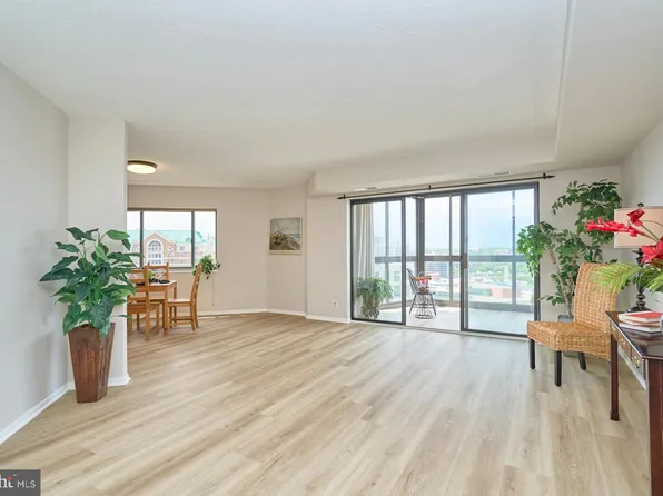 900 N Stafford St APT 2125, Arlington, VA 22203
