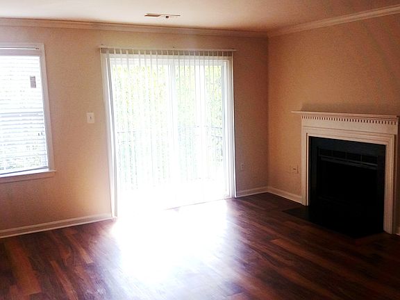 4th image of 5811 Woodlawn Gable Dr APT A