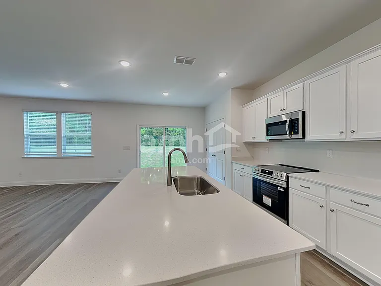 1207 Livengood Way — Photo 4