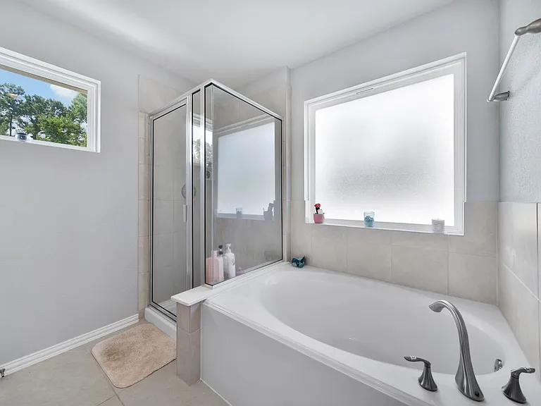 26028 Hasting Ridge Ln — Photo 33