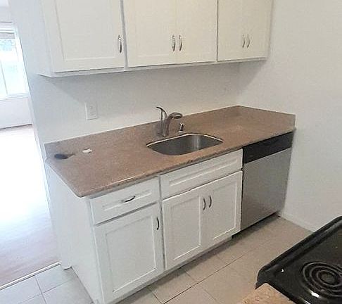 5th image of 725 Monterey Blvd APT 6