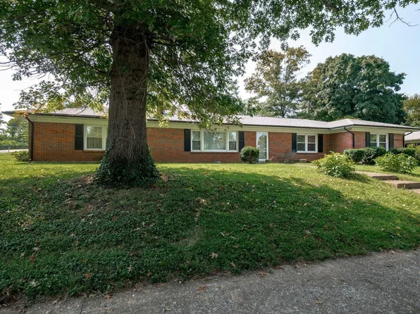 101 Elizabeth St, Versailles, KY 40383