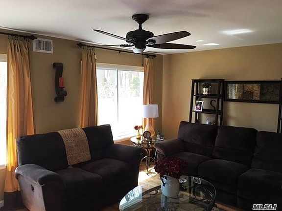 3rd image of 221 Springmeadow Dr Unit L