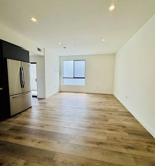 919 S Harvard Blvd #205 — Photo 5