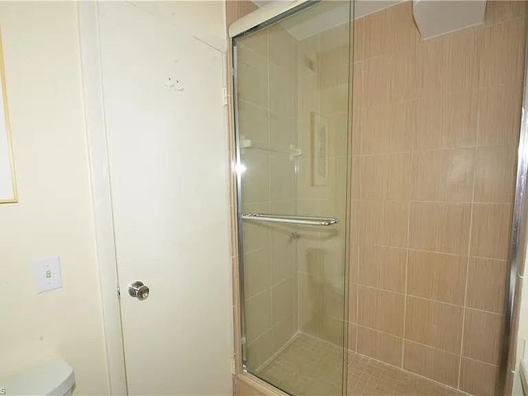 555 Park Shore Dr #B-309 — Photo 17
