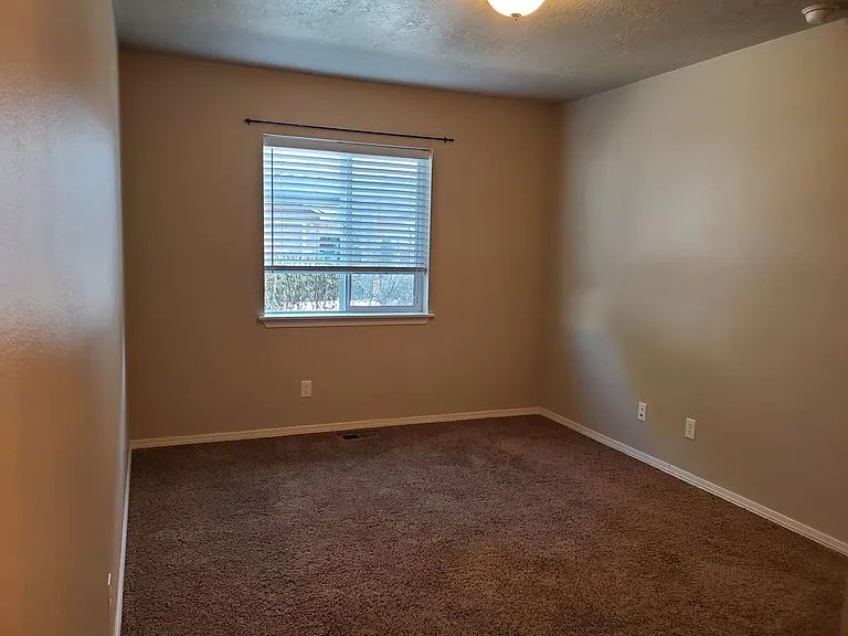 1535 W Alexandra Ln — Photo 12