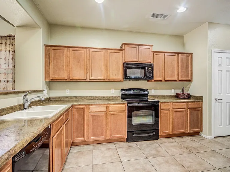 18113 W Townley Ave — Photo 4