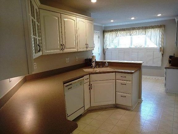 2nd image of 1622 Tipperary Dr