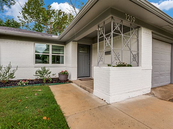 3rd image of 1219 Dearborn Dr