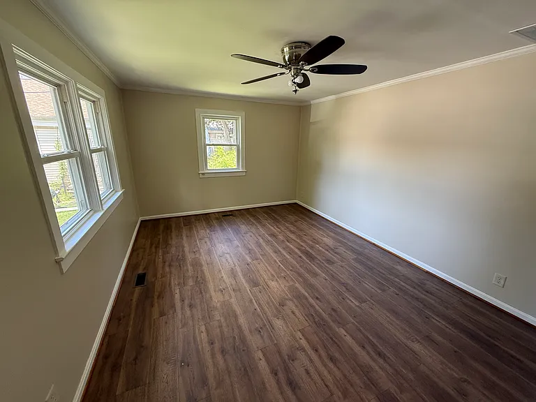 2405 Van Buren St — Photo 2