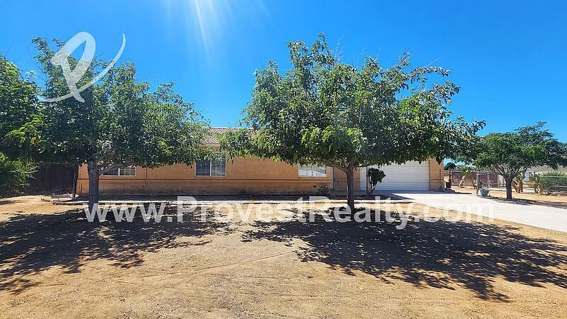 3 bed, 2.0 bath, 1200 sqft, $2,000 — Photo 2