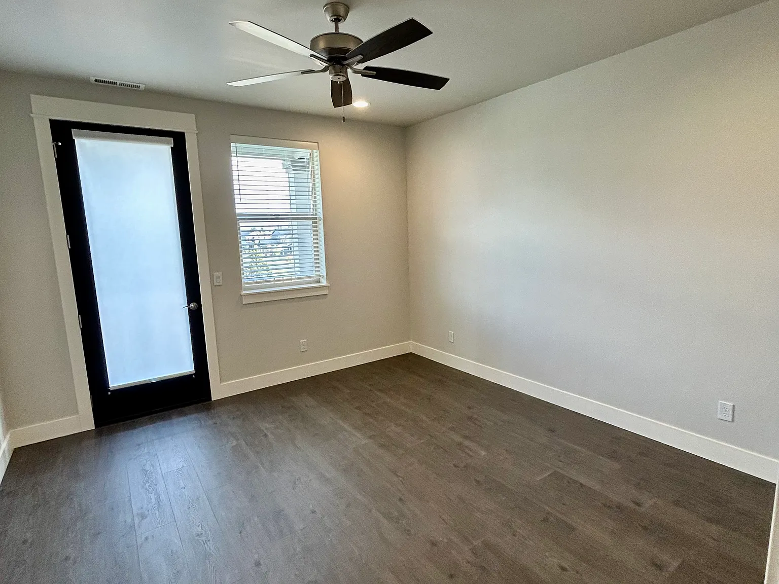 3 bed, 2.5 bath, 1640 sqft, $2,695 — Photo 4