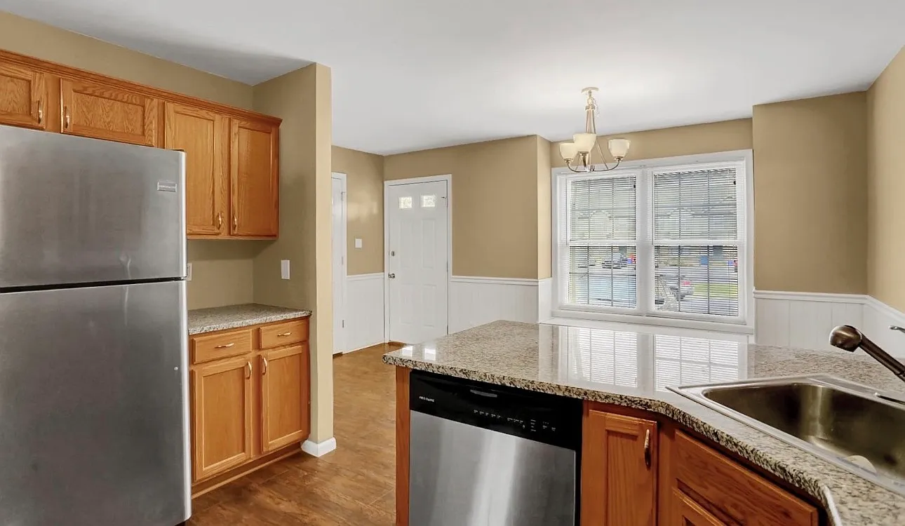 3 bed, 2.5 bath, 3165 sqft, $2,500 — Photo 4