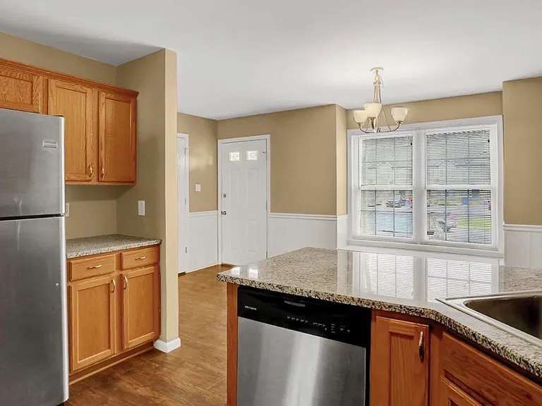 678 Walnut Tree Dr — Photo 3