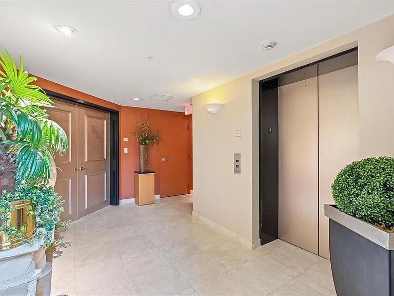 209 N Birch Rd #401 — Photo 18