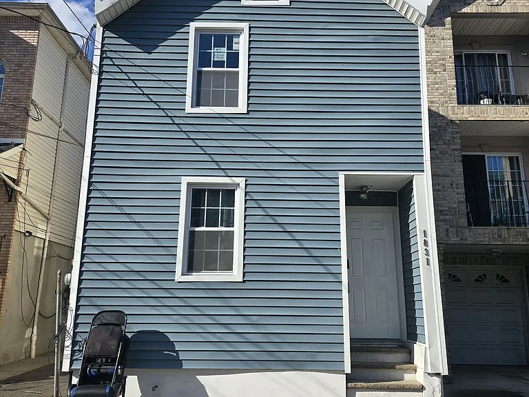 1031 Flora St #2 — Photo 1