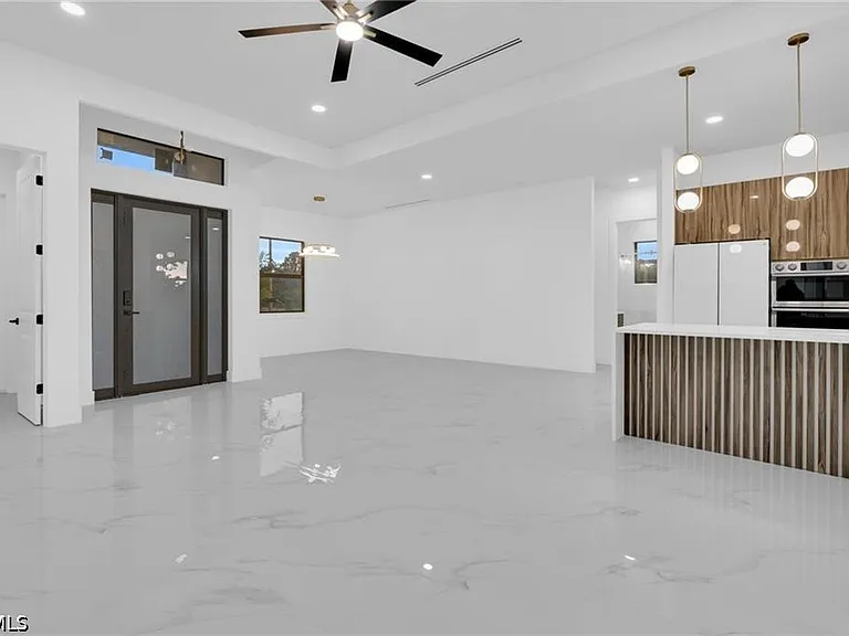 1601 Clark Ave — Photo 11