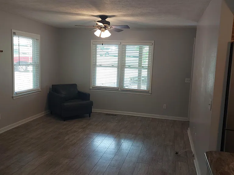1090 Briarwood Trl — Photo 3