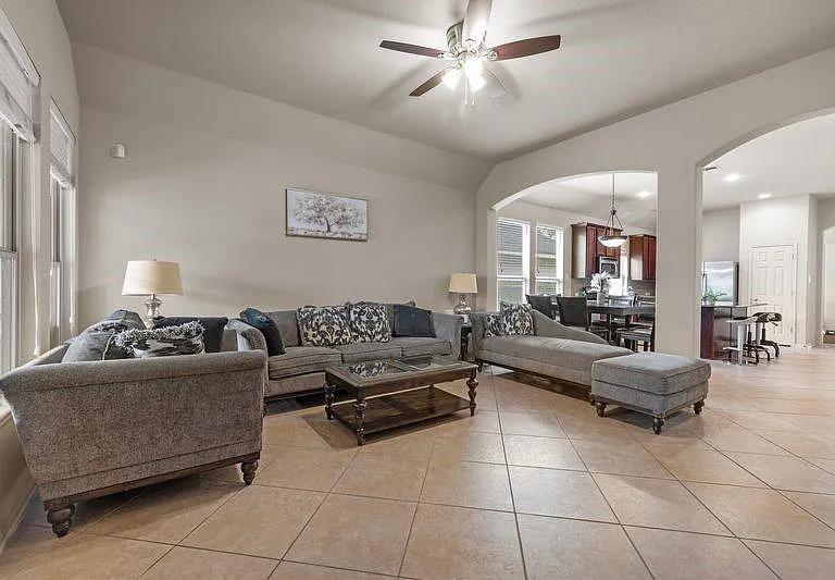 12610 Redbud Villa Ln — Photo 9