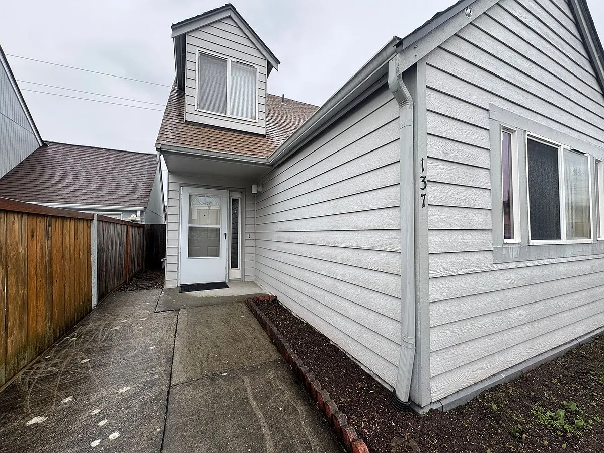Building Photo - 137 99th Street Ct E