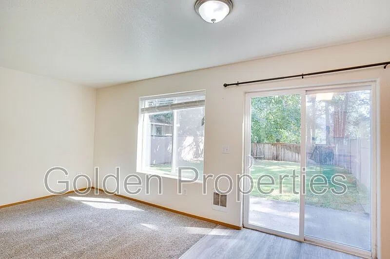 3 bed, 2.0 bath, 1104 sqft, $1,800 — Photo 4