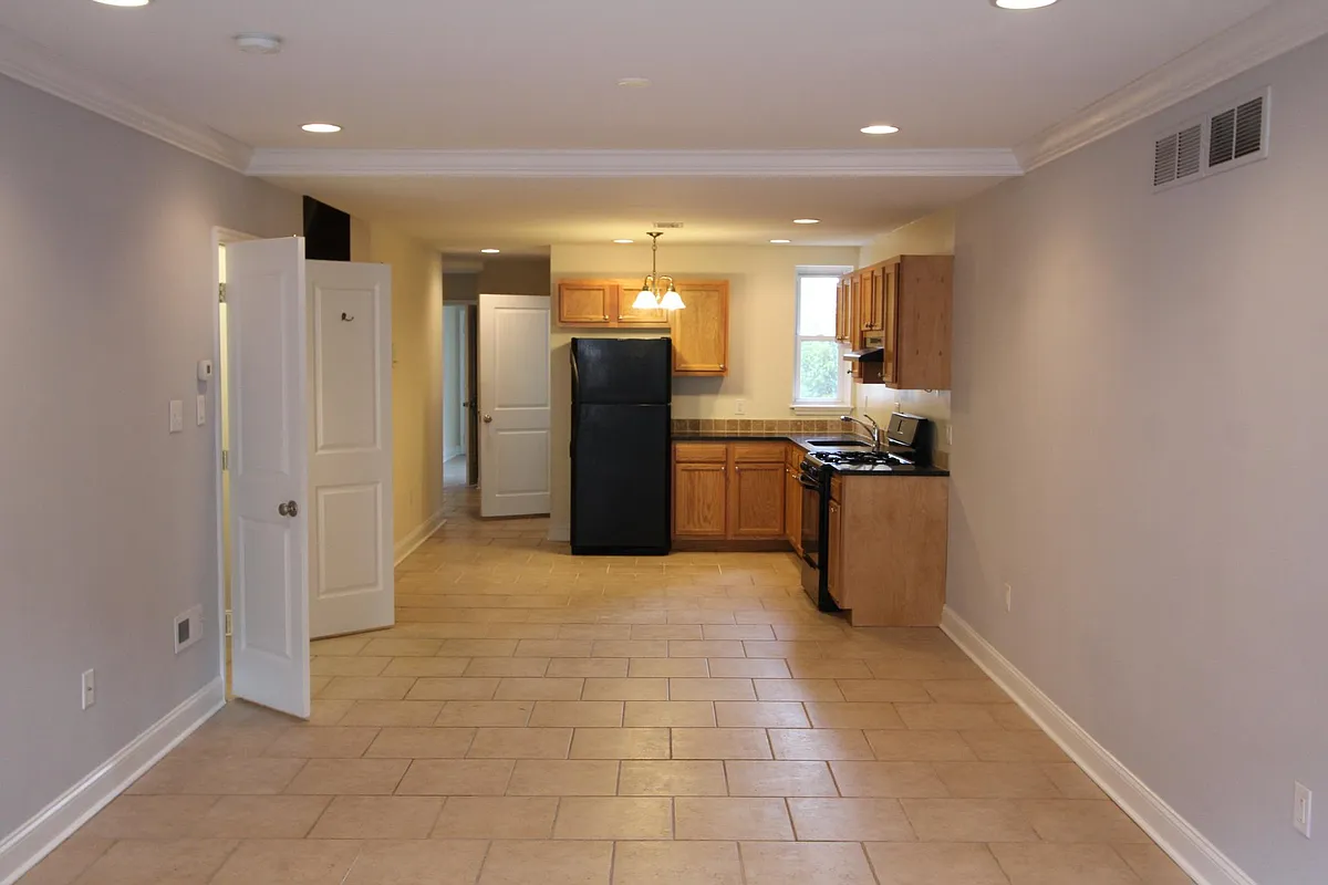 Building Photo - 765 S 16th St #1
