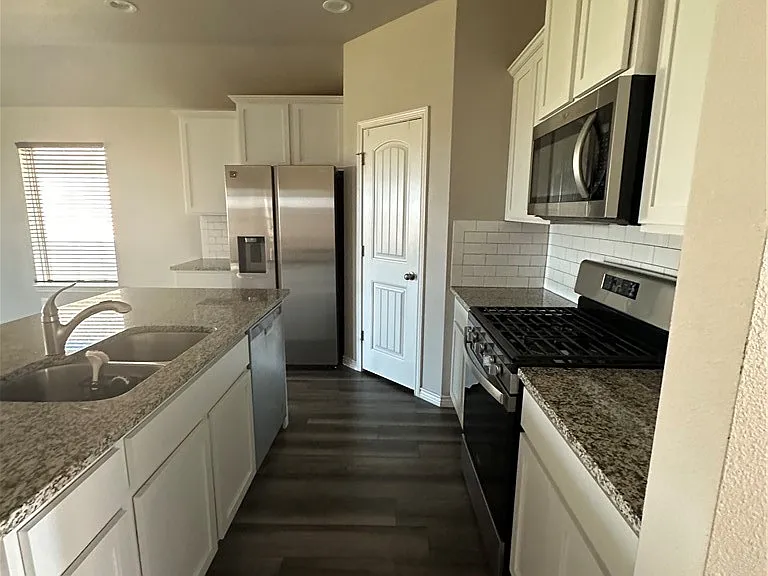 1226 Thames Chase Dr — Photo 3