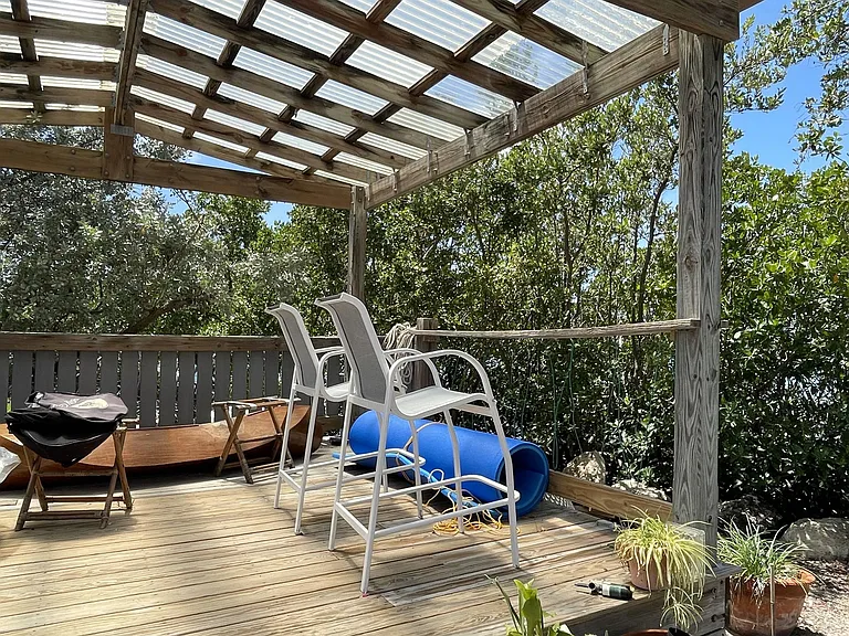 Additional outside deck for your enjoyment