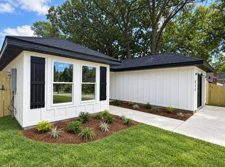880 E Walnut Ave, Crestview, FL 32539