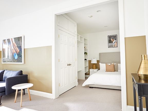 4th image of 2415 Mount Vernon Ave #11