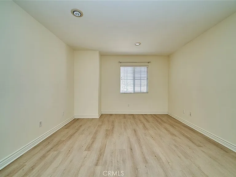 2108 Santa Fe Ave — Photo 10
