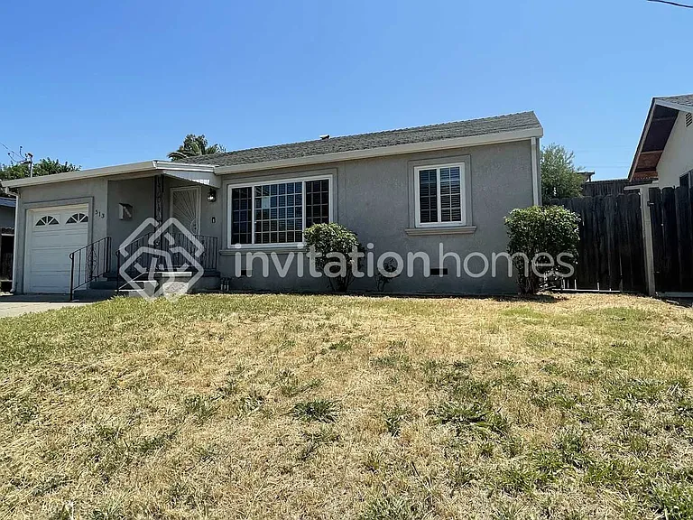 513 San Joaquin Ave — Photo 1