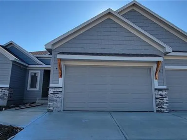 1145 Hummingbird Ct, Greenwood, MO 64034