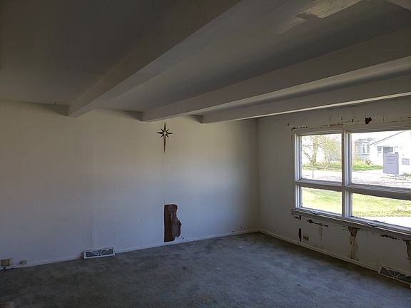 5th image of 523 Arbor Dr